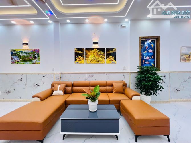 Cần bán gấp nhà hẻm 12m có vỉa hè đường Bùi Văn Ngữ, dt: 4x20m,1T2L . Giá chỉ 6.3 tỷ - 4