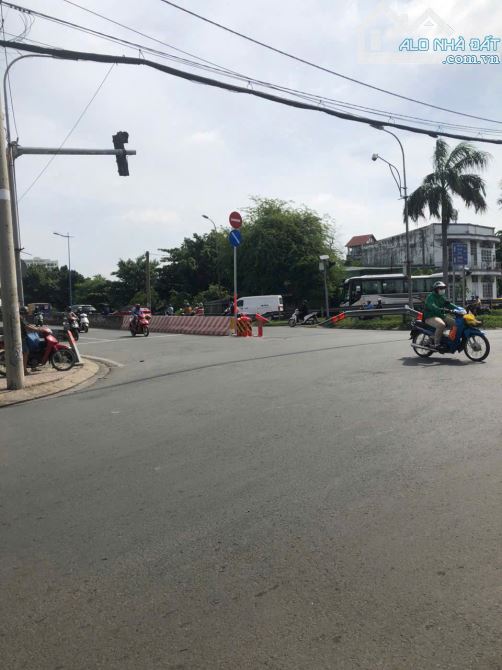 TAM BÌNH NHÀ 3 TẦNG ĐƯỜNG Ô TÔ DT 159 M2 GIÁ 10,8 TỶ TL - 4