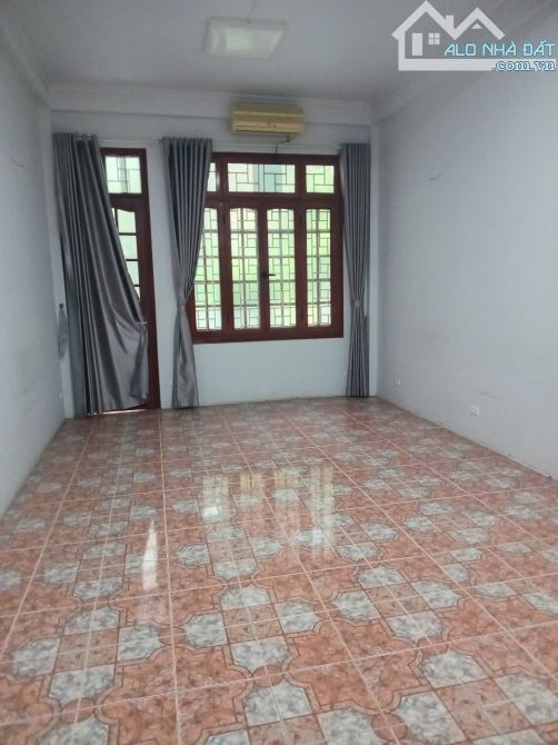 BÁN NHÀ ĐẸP NHẤT LÊ TRỌNG TẤN. Ô TÔ TRÁNH . DT 82M . NHÀ 4 TẦNG MT 4 M . MUA NHANH - 5