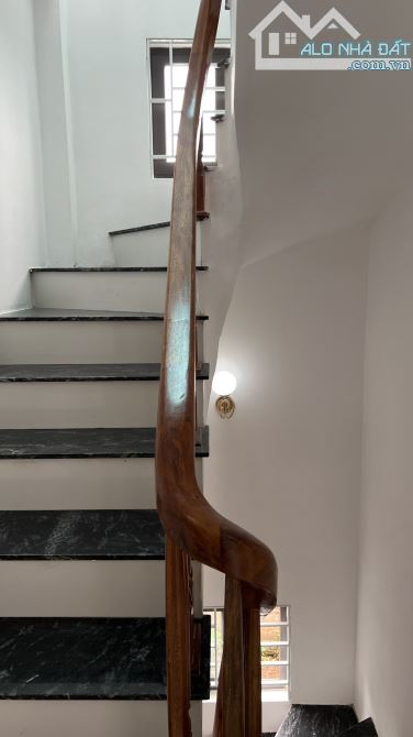 Nhà Song Phương 43m2*4T, vị trí gần trường cấp 3 Hoài Đức C, 800m ra ĐL Thăng Long.  4,6ty - 5