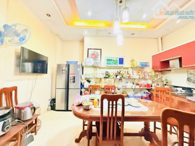 Bán nhà Hoàng Hoa Thám, Ba Đình. Diện tích 46m2 x 5T, MT 4,6m. Oto đỗ cửa vào nhà. 16,2 tỷ - 5