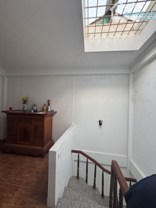Bán nhà tân mai 32m2 5 tầng mặt tiền 4.5m – ô tô đỗ cổng - giá 7.35 tỷ - 5
