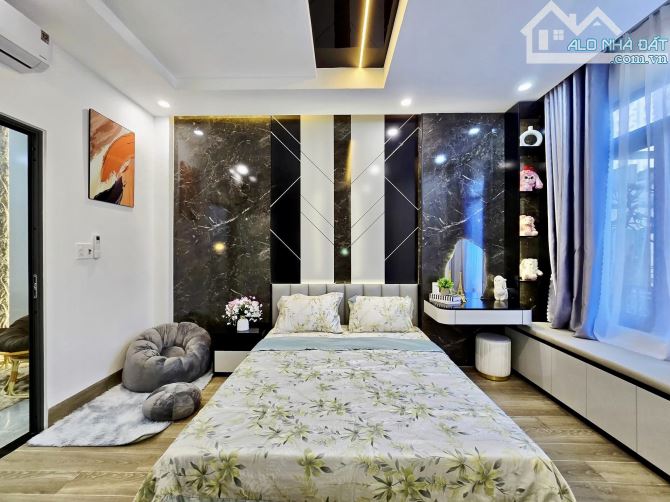 NHÀ PHỐ NGUYỄN VĂN CỪ - NGỌC LÂM - DT 37M2 - CHỈ HƠN 5 TỶ - NGÕ NÔNG RỘNG - 2 MẶT THOÁNG - 5