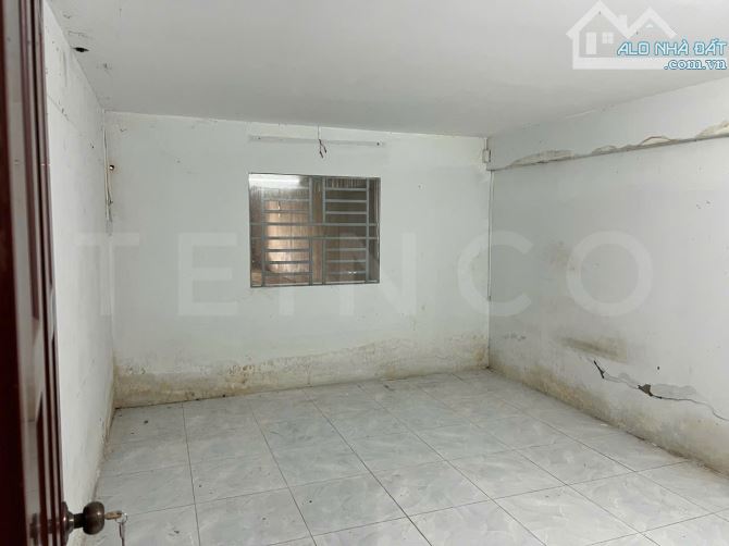 Kho xưởng bãi 140m² kho xây dựng 110m² có điện 3 pha, đường cặp Quốc Lộ 1A - 5