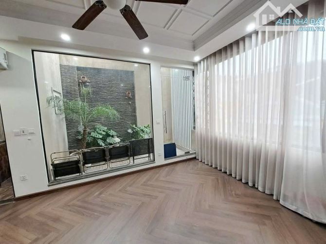 NHÀ KHU DÂN TRÍ CAO. SỔ PHÂN LÔ NÉT CĂNG - CÓ THANG MÁY - Ô TÔ TRÁNH - KINH DOANH TỐT  - V - 6