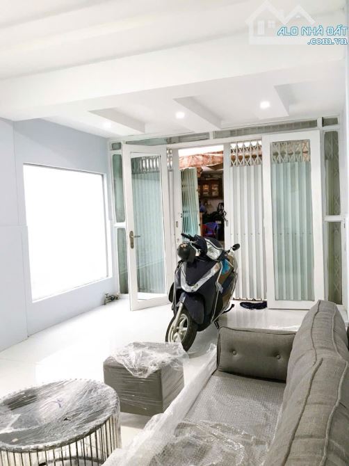 Chủ cho thuê nhà góc 3 mặt tiền HXH CMT8 P.13 Q.10 45m2 Giá 22tr/tháng - 6
