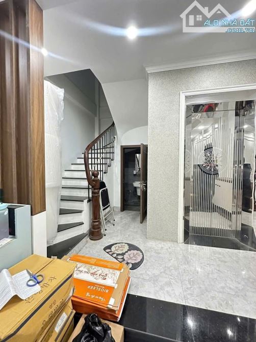 NHÀ ĐẸP LUNG LINH, THANG MÁY SỊN, ĐANG CHO THUÊ 15TR/TH. TRUNG TÂM ĐỐNG ĐA. - 6