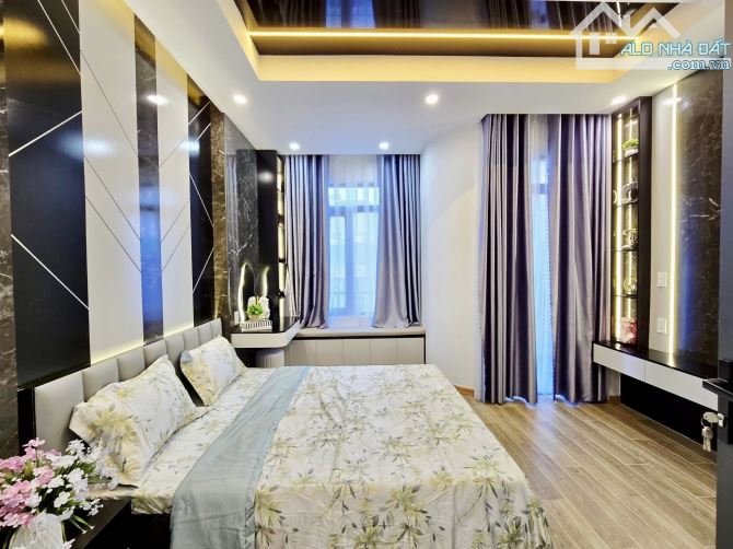NHÀ PHỐ NGUYỄN VĂN CỪ - NGỌC LÂM - DT 37M2 - CHỈ HƠN 5 TỶ - NGÕ NÔNG RỘNG - 2 MẶT THOÁNG - 6