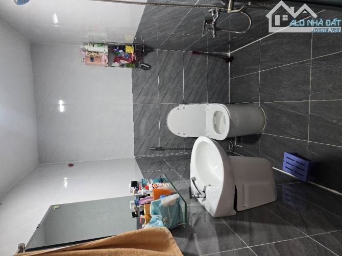 Ngay Âu Cơ- Long Quân- 5 tầng-Trịnh Đình Trọng -Phú Trung -Tân Phú-  DT: 4.1*13m - 8 tỷ 2 - 6