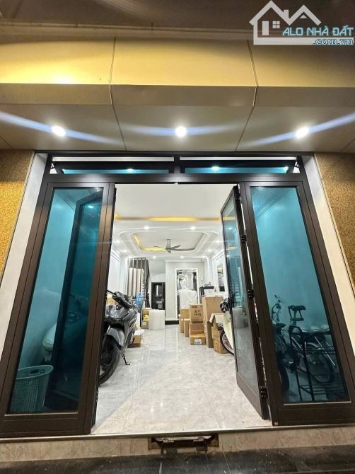 NHÀ ĐẸP LUNG LINH, THANG MÁY SỊN, ĐANG CHO THUÊ 15TR/TH. TRUNG TÂM ĐỐNG ĐA. - 7