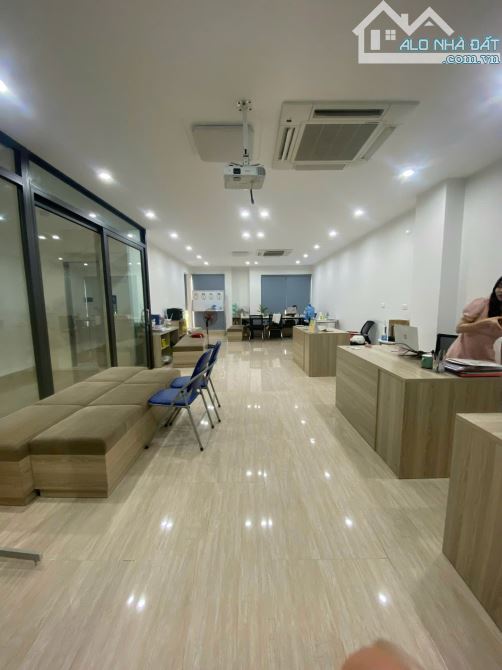 Cho thuê nhà KĐT Hoàng Thành Mỗ Lao. DT 120m2, 5 tầng, thang máy, ĐH âm trần. Ô tô đỗ cửa - 7