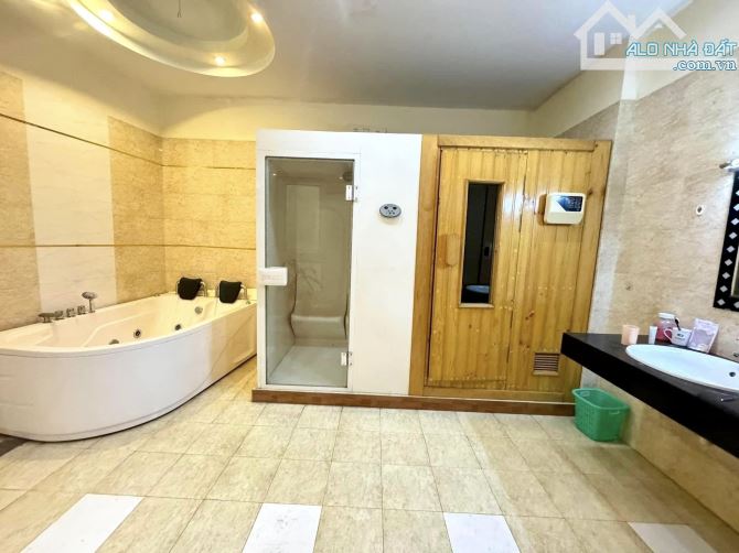 BÁN NHÀ ĐƯỜNG KIM ĐỒNG. GARA Ô TÔ. Ô CHỜ THANG MÁY. 90M2 - 5 TẦNG. - 8