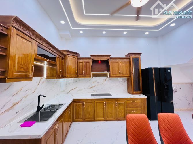 Cần bán gấp nhà hẻm 12m có vỉa hè đường Bùi Văn Ngữ, dt: 4x20m,1T2L . Giá chỉ 6.3 tỷ - 8
