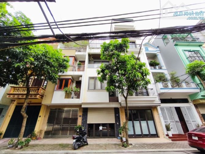 Bán nhà 918 Phúc Đồng,Long Biên 4 tầng,60,mt4.2m vỉa hè,oto tránh nhỉnh 18 tỷ