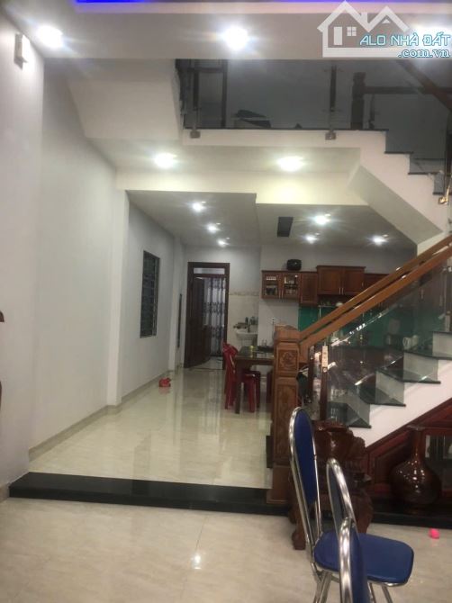 Bán gấp nhà Mai Đăng chơn, DT 110m2 gần chợ Non Nước