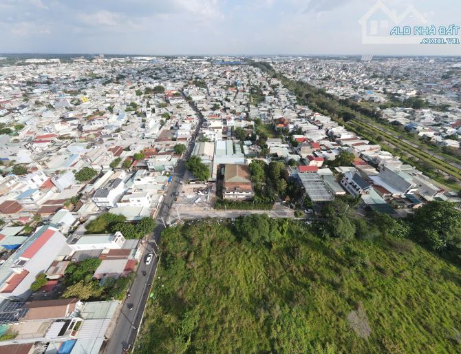 Bán lô đất gần 6500m2 góc 3 mặt tiền gần Amata, Long Bình, Biên Hòa, giá 115 tỷ.