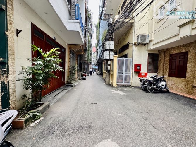 Bán nhà Phúc Xá Ba Đình.DT:40M2 x 3T..MT: 3,2M.. Ô TÔ ĐỖ CỬA 2 MT..SĐCC.. GIÁ: 12,6 tỷ