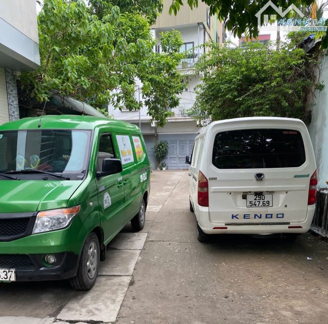 HOÀNG VĂN THÁI- NHÀ PHÂN LÔ CÁN BỘ  QUÂN ĐỘI- Ô TÔ VÀO NHÀ.