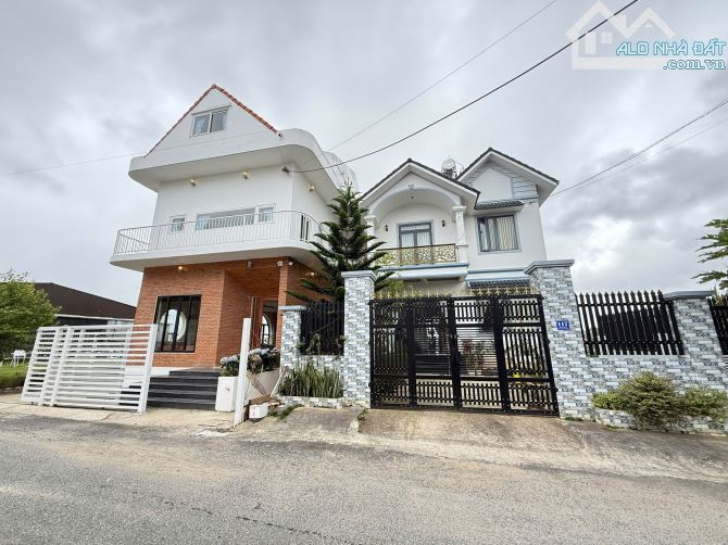 Bán Gấp Villa Hoàn Công Đang Kinh Doanh Lưu Trú View Đẹp Ngang Hơn 10m Đường Trước Nhà 10m