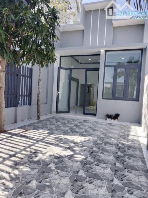 Nhà cấp 4, SHR, 80m2, Tân Thạnh Đông, Giá chỉ 970 Triệu.