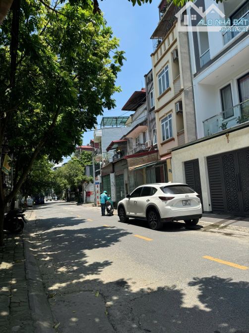 Bán nhanh đất TO phố Hoa Lâm - 2 mặt phố - 135m