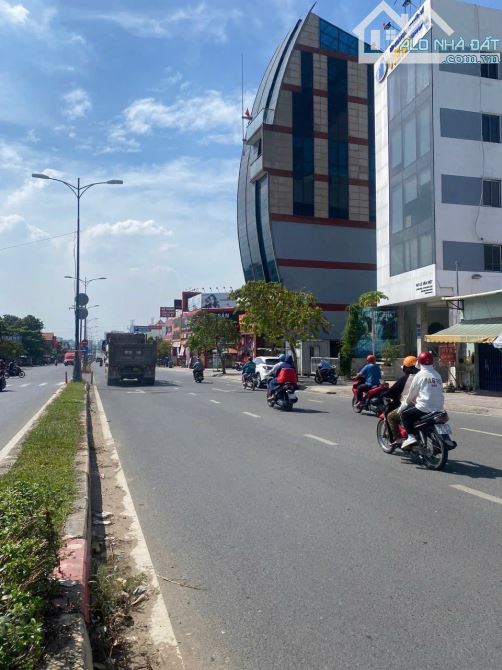 LÔ ĐẤT MẶT TIỀN LÊ VĂN VIỆT 146m2 - NGANG 4 DÀI 35 - TIỆN XÂY MỚI
