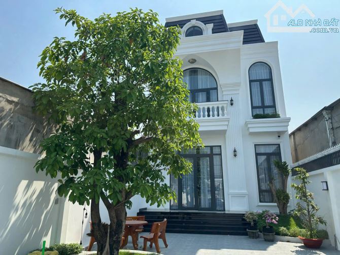 Biệt thự đẹp xã Bình Mỹ , Củ Chi dt 245m2 1 lầu 4pn 5wc giá 12,8 tỷ
