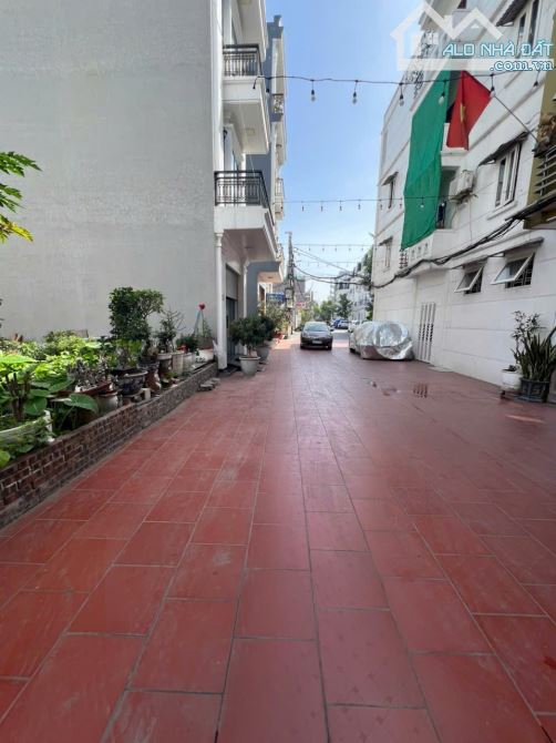 Bán lô đất ngõ 739 Nguyễn Văn Linh - DT 70m - Mt 4,17m hướng Đông Nam giá 52 triệu/m