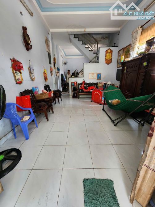 Bán nhà 3 TẦNG Đông Hòa,LÔ GÓC,SHR đường 2 xe hơi thông,gần BigC Go Dĩ An