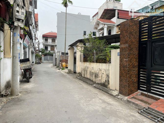 Bán đất 80m tại TDP Bình Minh,tt Trâu Quỳ đường trải nhựa ô tô vào tận nhà giá chỉ 105tr/m