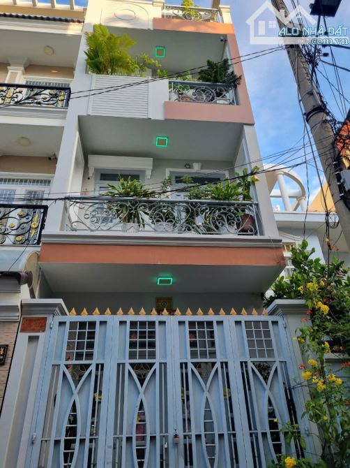 Bán nhà hẻm Vip 45 đường Ông Ích Khiêm, Quận 11, DT: 4x16m, 3 lầu sân thượng
