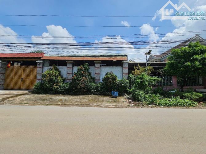 Nhà xưởng 920m ngang 18m thu nhập 32tr/thang gần nhã tư Liên Huyện Dĩ An