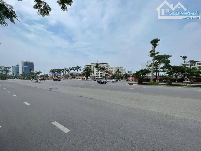 CỰC HIẾM NHẤT VỊ TRÍ VÀ NHÌ GIÁ  🪷3🪷BÁN ĐẤT BIỆT THỰ MẶT ĐƯỜNG LÊ HỒNG PHONG - CẠNH QUẬN