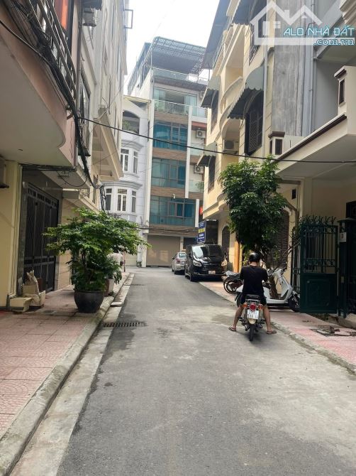 Bán Nhà Phân Lô Trung Phụng 55m2, 5 Tầng, MT 4m, Vỉa Hè - Ô Tô Tránh Giá 17,7 Tỷ