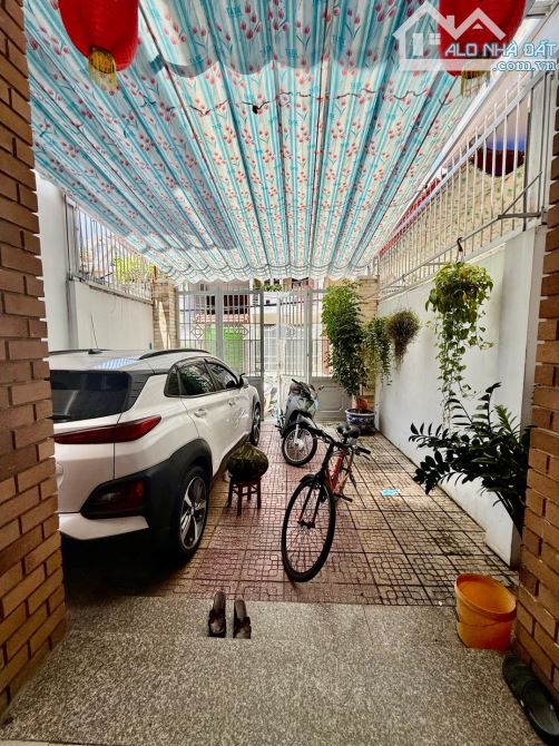 NHÀ 3 TẦNG ĐẸP- NỘI THẤT GỖ SANG XỊN MỊN - VỊ TRÍ VIP - ĐƯỜNG NÚI THÀNH - SÁT DUY TÂN