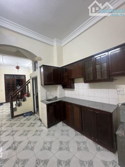 BÁN NHÀ KIM GIANG 35M2 4 TẦNG MT 5M 4 PHÒNG 6 TỶ