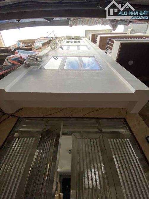 HOÀNG QUỐC VIỆT CẦU GIẤY, 5 TẦNG THANG MÁY, DT40M2 MT4M, Ô TÔ ĐỖ. Tc 12tỷ
