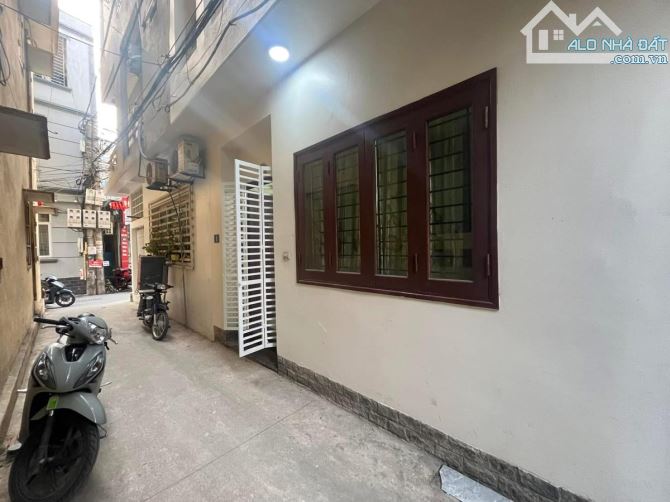 Nhà 35m2 Phố Lụa, Vạn Phúc, dân xây kiên cố, ngõ rộng, 10m ra ô tô