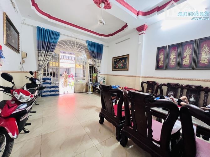 MẶT TIỀN ĐƯỜNG NHỰA 10M THÔNG KHẮP NƠI-3 TẦNG KIÊN CỐ-DT CHUẨN 5Mx21M-NỞ HẬU TÀI LỘC