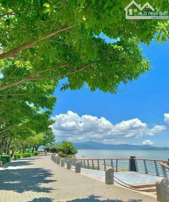 Nhà đẹp 4 tầng , bề ngang đẹp 5m sát Vincom, gần Rạch Xuyên Tâm & ĐH Văn Lang