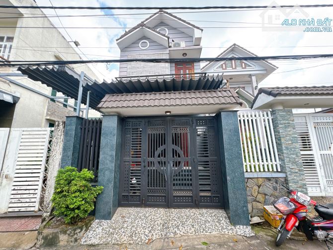 Bán nhà 1 trệt 1 lầu mái thái kiên cố P.Hố Nai ngay trường Lê Hồng Phong - Biên Hoà