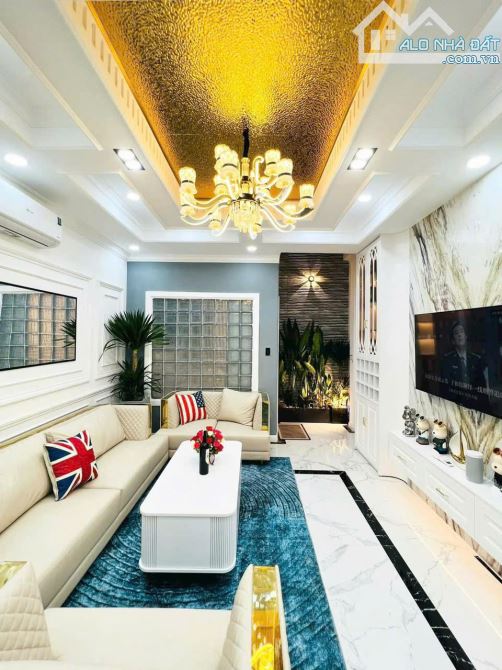 Bán Tòa CHDV Cao Cấp Nguyễn Công Hoan – Phú Nhuận – Thang Máy, Full Nội Thất – Giá Tốt