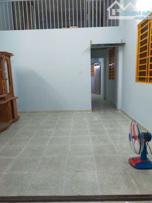 Nhà 10 x 16 m, Nguyễn Thị Tú gần Lê Trọng Tấn, Bình Tân giáp Tân Phú