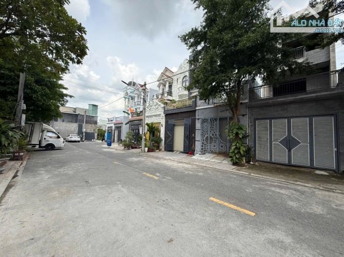 Bán Lô Đất Dĩ An, Bình Dương - Vị Trí Vàng Giáp Lê Hồng Phong, Đường 18m!