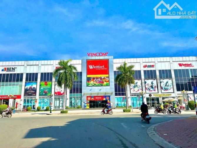 Cần bán " Tháo" Biệt thự Nam Long DTSD hơn 400m2, 3 lầu, sô hồng, ngay Vincom Q7 có 27 tỷ