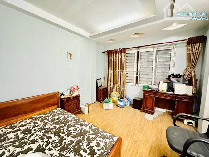 Pháo Đài Láng, 40m ra mặt phố, ngõ rộng, 5 tầng đẹp ở ngay, 44m2, 5 tầng, giá 10 tỷ