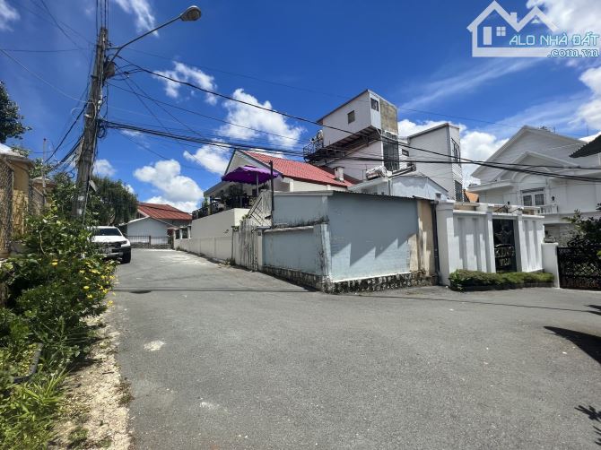 Đất xây biệt thự 300m2 đường Nguyễn Trãi, P 9, Đà Lạt giá tốt nhất Khu vực chỉ hơn 13 ty