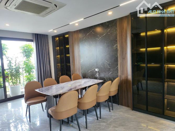 BÁN NHÀ VIỆT HƯNG – NHÀ ĐẸP DÂN XÂY – 6 TẦNG THANG MÁY – GẦN BIG C – TƯƠNG LAI GẦN MẶT P