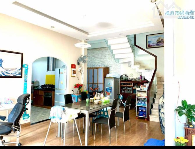 Bán rẻ biệt thự 3 tầng, 200m2, góc 2 mặt tiền đường số P.Bình Trưng Tây, Q.2, chỉ 17 tỷ TL