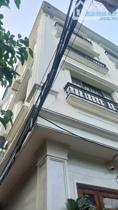 Bán nhà Thạch Bàn, ô tô đến cửa, lô góc, 42m2, 5t, mt 4.5m, 7.95 tỷ